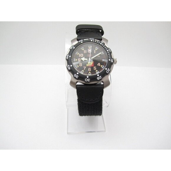 Men's Victorinox Swiss Army Quartz WR Analog 39mm Dial B Joy Co. Watch (G103) - Picture 5 of 9